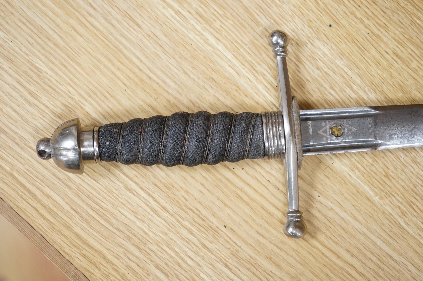 World War I Scottish infantry officer’s undress sword, etched and polished regulation blade with crowned GVR cipher and regulation cruciform hilt, in its leather scabbard